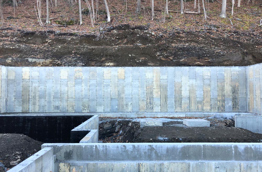 Modern country house – foundation walls poured